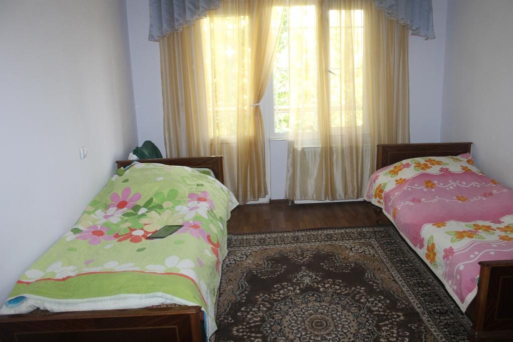 Двухместный (Бюджетный двухместный номер с 2 отдельными кроватями) отеля My family, Аштарак