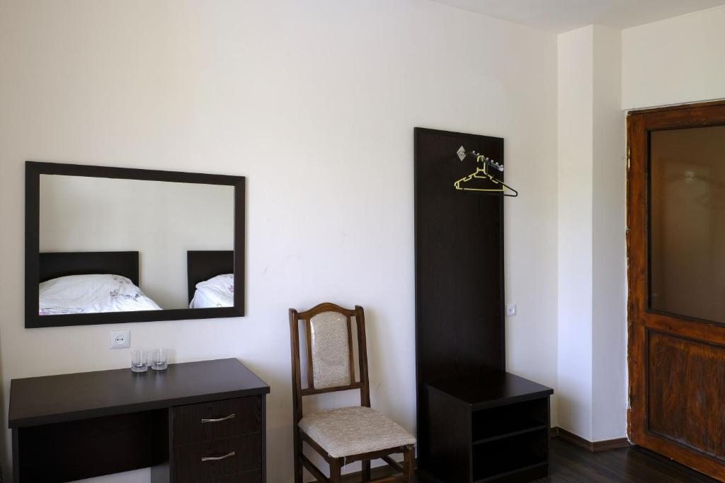 Двухместный (Двухместный номер с 2 отдельными кроватями и ванной комнатой) отеля Chez Yvette, Гарни