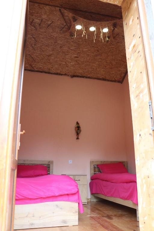 Двухместный (Двухместный номер с 2 отдельными кроватями и собственной ванной комнатой) загородного отеля Saro's, Татев