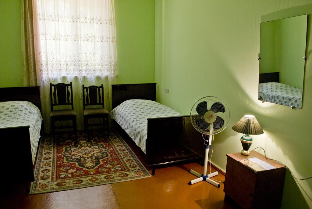 Двухместный (Стандартный двухместный номер с 2 отдельными кроватями) гостевого дома Нораванк, Чива