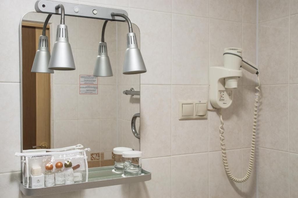 Одноместный (Одноместный номер с общим душем и туалетом) отеля Дземги, Комсомольск-на-Амуре