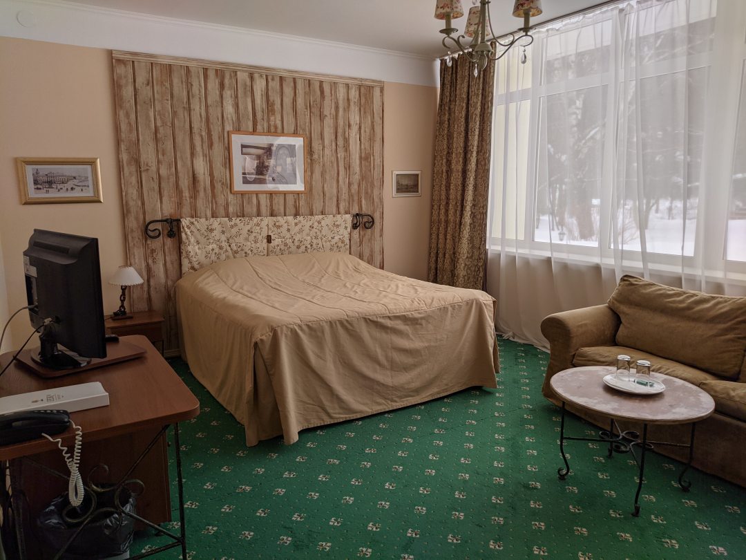 Двухместный (Стандарт улучшенный с 1 кроватью и диваном, вид на парк) капсульного отеля Кантри-отель Березки, Вурманкасы