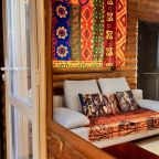 Коттедж (Африка), Гостинично-развлекательный комплекс Сиун