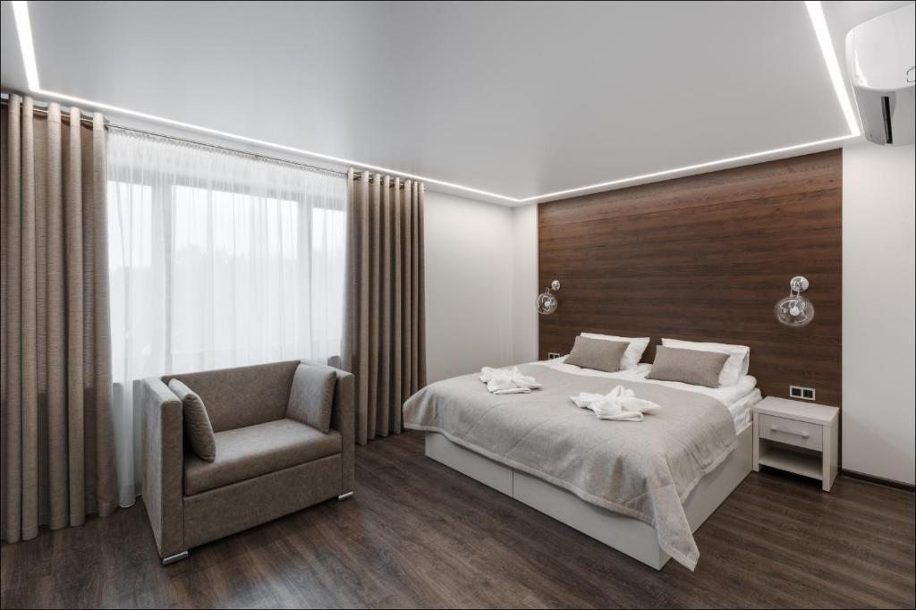 Двухместный (Улучшенный двухместный номер с 1 кроватью) гостиничного комплекса Силичи