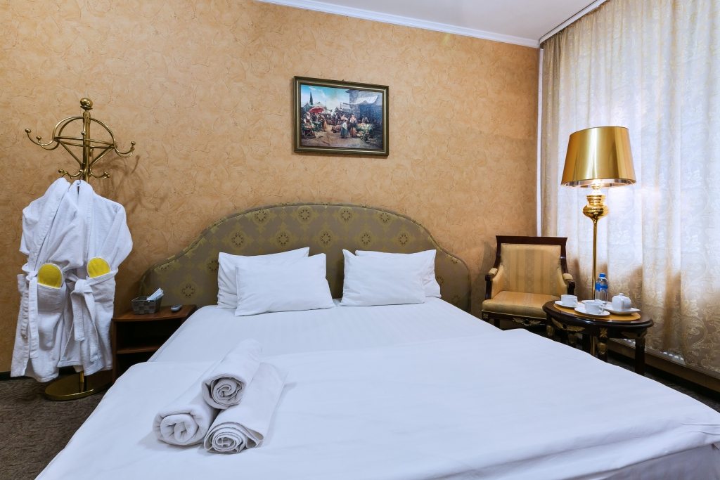 Двухместный (Улучшенный эконом с двуспальной кроватью с общей ванной комнатой) гостиницы Вивьен, Москва