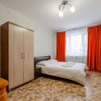 Квартира (Скромность в центре), Квартирное бюро Крылья