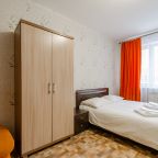 Квартира (Скромность в центре), Квартирное бюро Крылья