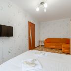 Квартира (Скромность в центре), Квартирное бюро Крылья