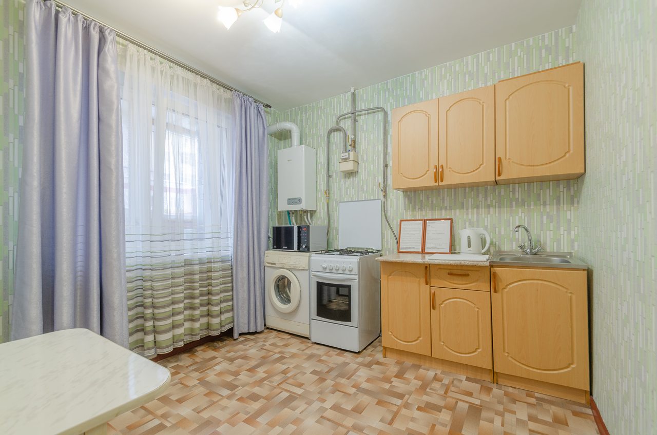 Квартира (Скромность в центре), Квартирное бюро Крылья