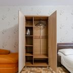 Квартира (Скромность в центре), Квартирное бюро Крылья