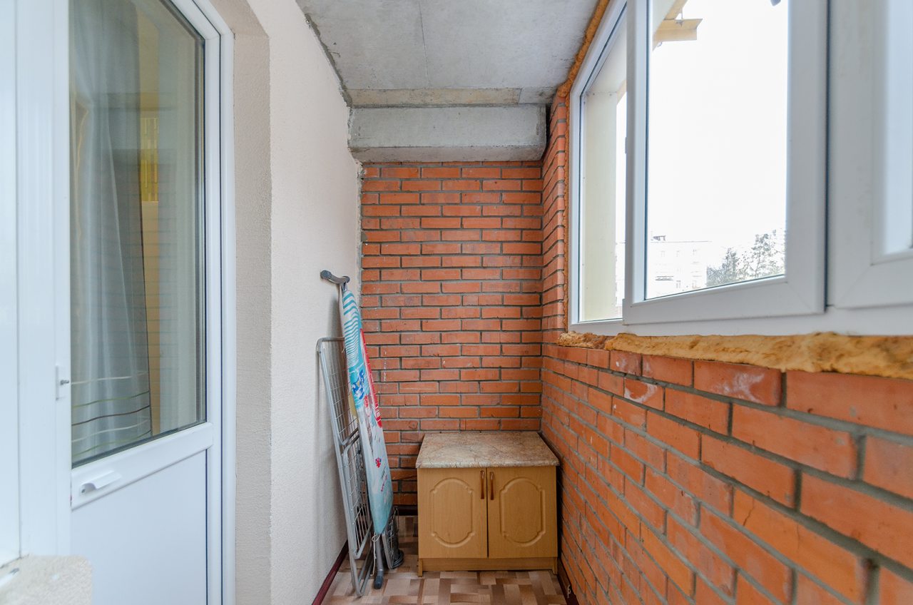 Квартира (Скромность в центре), Квартирное бюро Крылья