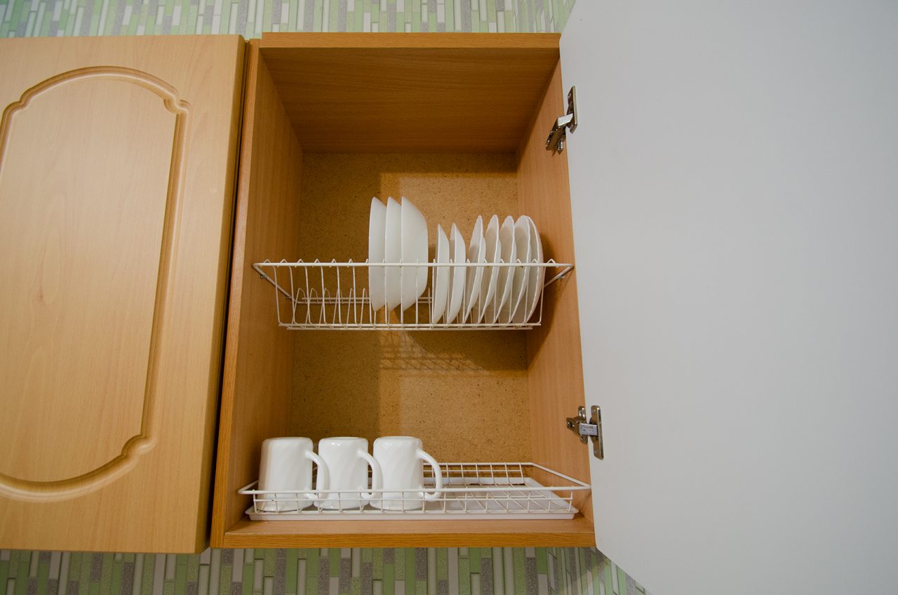 Квартира (Скромность в центре), Квартирное бюро Крылья