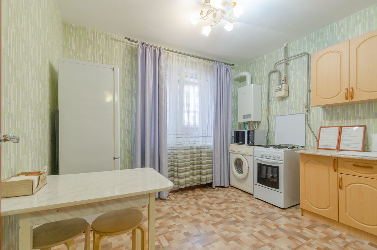 Квартира (Скромность в центре), Квартирное бюро Крылья