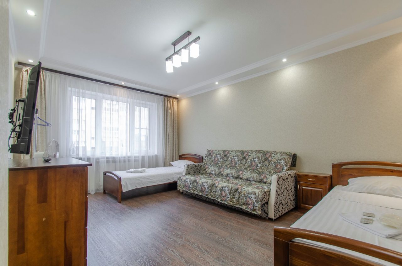 Квартира (Просторная 2 комнатная), Квартирное бюро Крылья