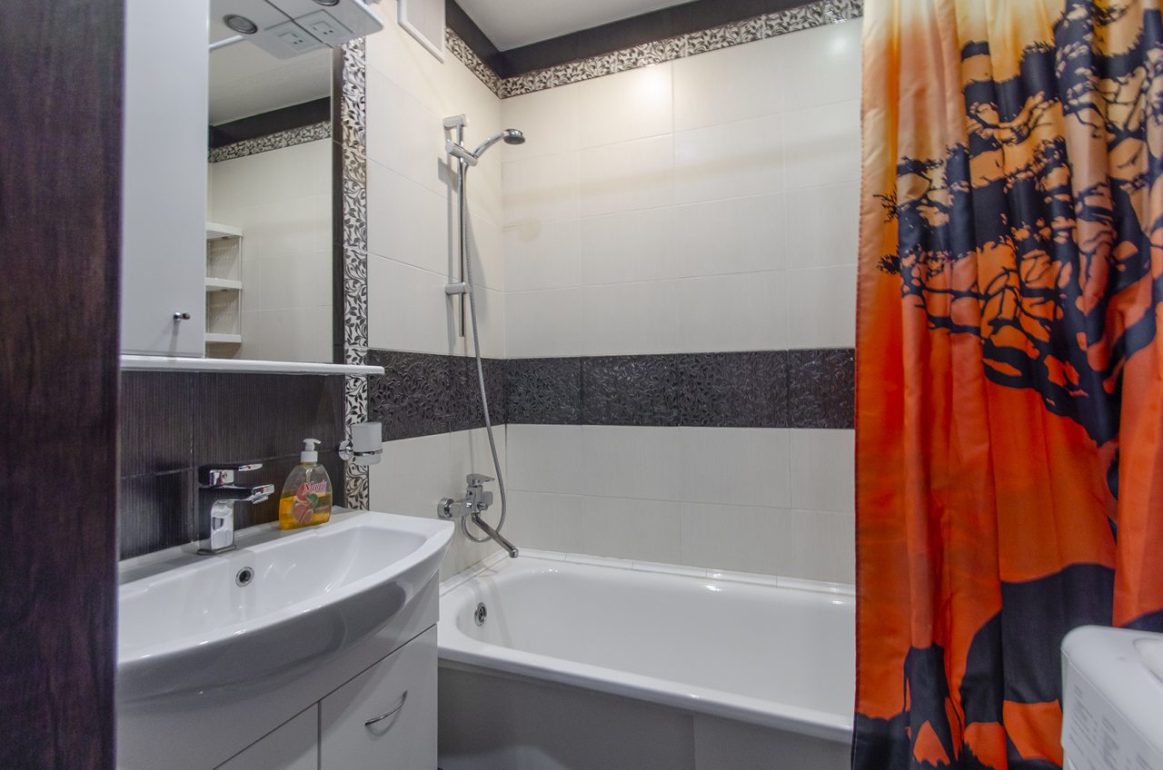 Квартира (Просторная 2 комнатная), Квартирное бюро Крылья