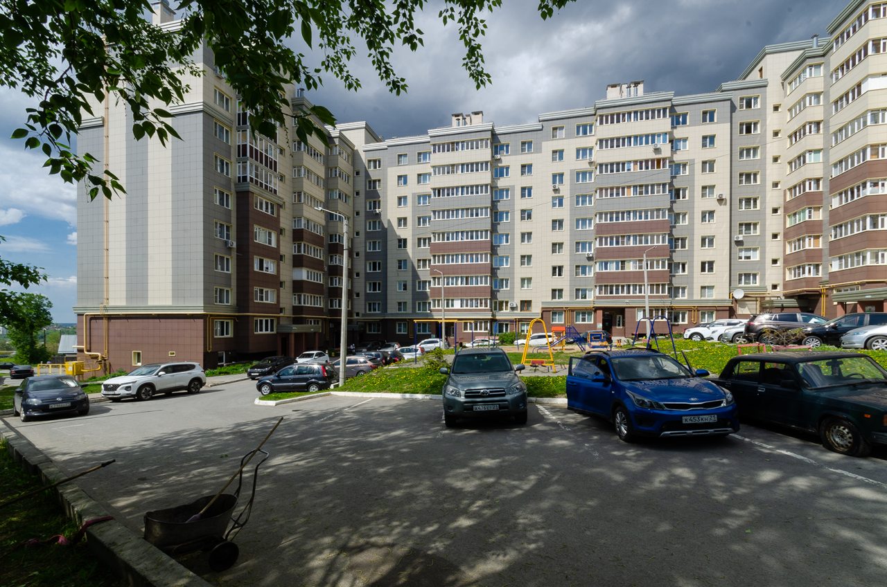 Квартира (Просторная 2 комнатная), Квартирное бюро Крылья