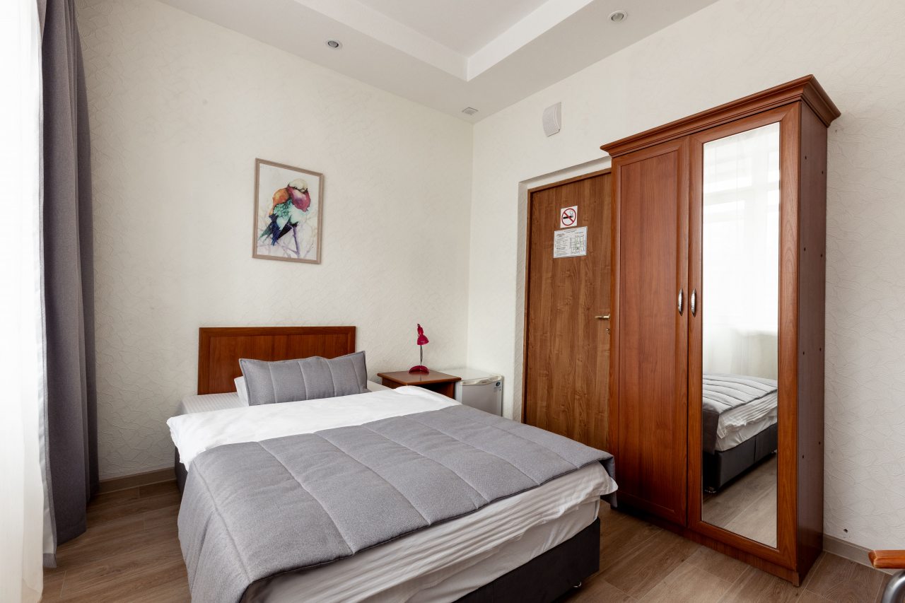 Одноместный, Гостиница Эврика