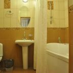 Ванная комната в номере гостиницы «Комсомольская», Санкт-Петербург