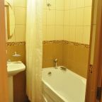 Ванная комната в номере гостиницы «Комсомольская», Санкт-Петербург