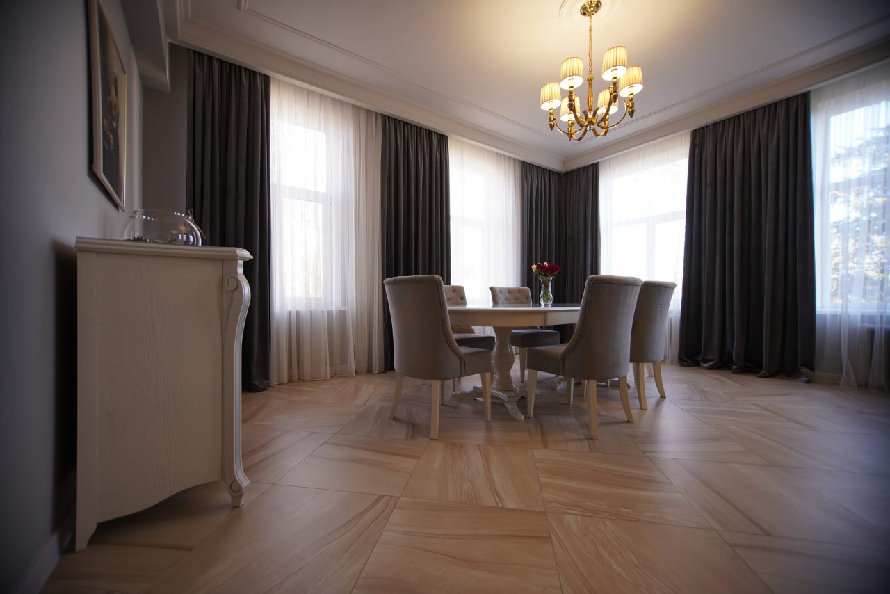 Столовая в номере категории «сюит»