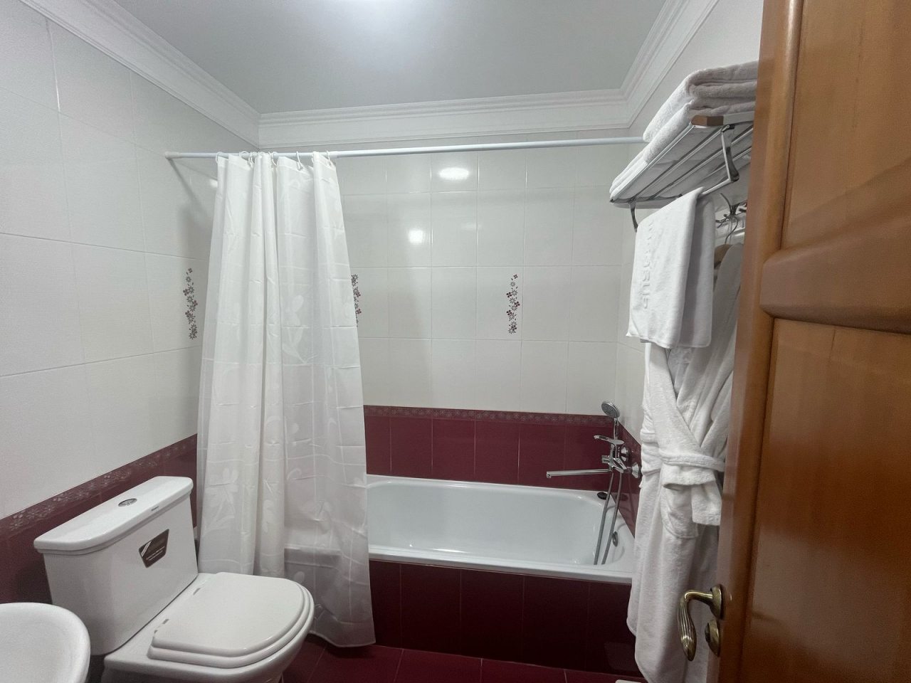 Ванная комната в номере категории «улучшенный комфорт»