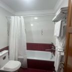 Ванная комната в номере категории «улучшенный комфорт»