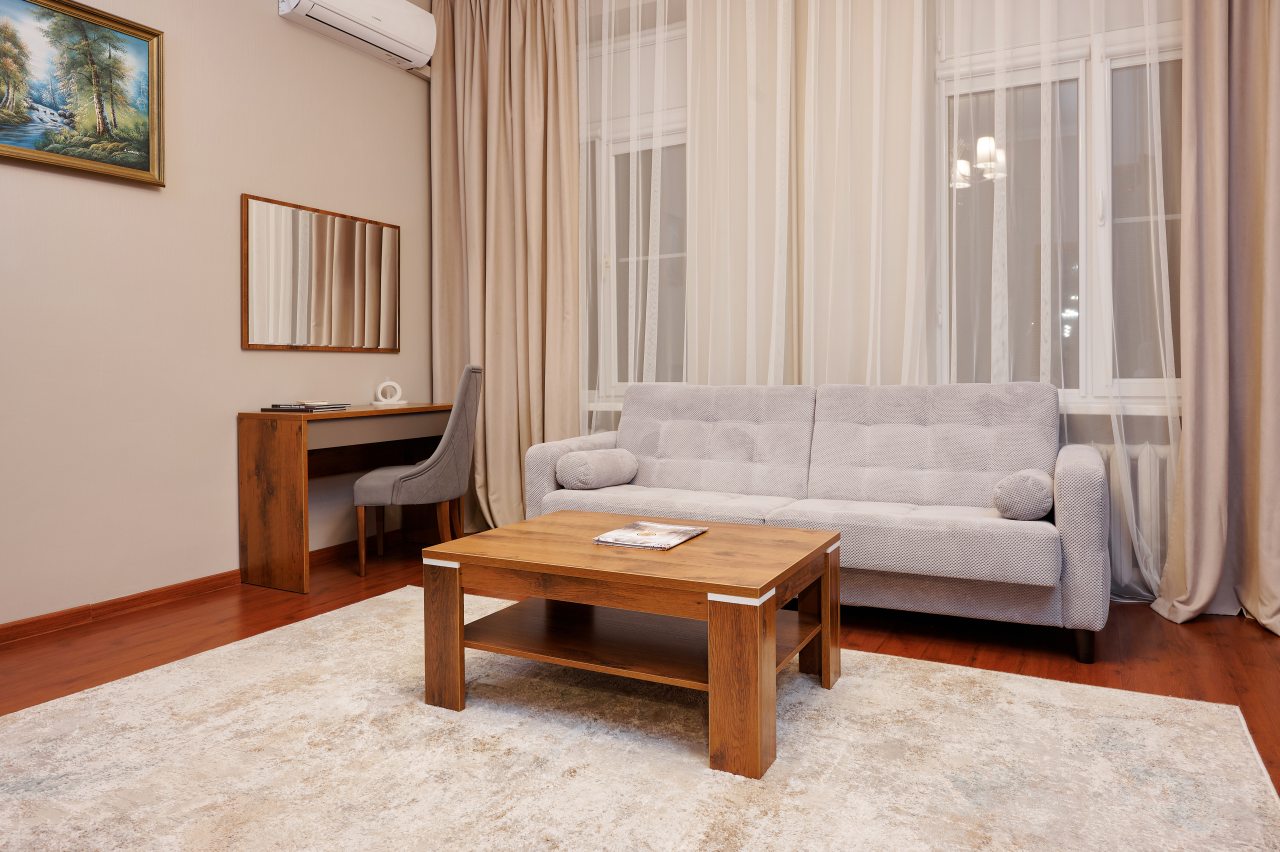 Гостиная в номере категории «улучшенный комфорт»