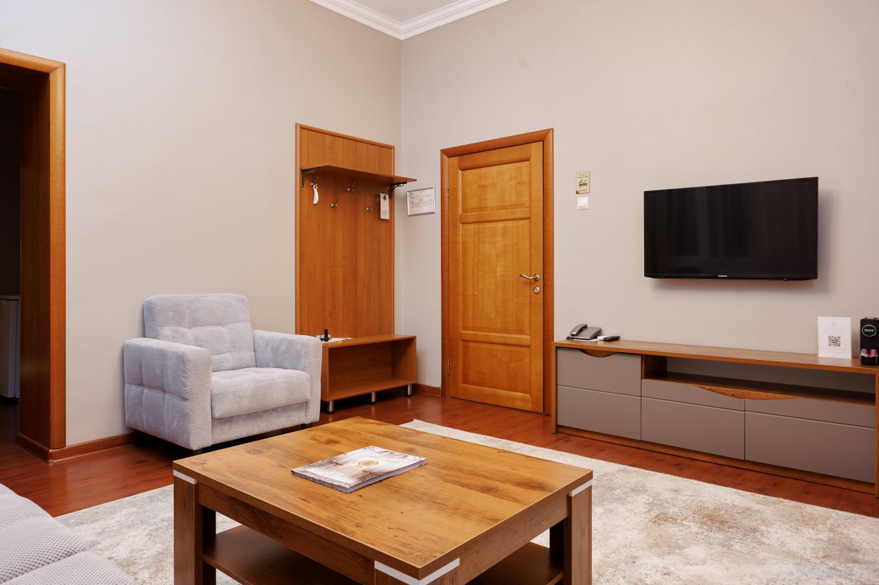 Гостиная в номере категории «улучшенный комфорт»