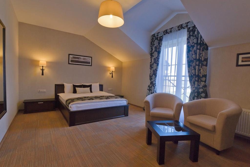 Двухместный (Стандартный двухместный номер с 1 кроватью или 2 отдельными кроватями) отеля Robins Club, Ратомка