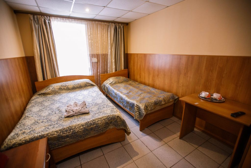 Трехместный (Стандарт, С 2 отдельными кроватями №13) гостиницы Юрта, Улан-Удэ