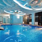 Круглогодичный бассейн с подогревом в помещении , Гостиница Castro