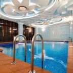Круглогодичный бассейн с подогревом в помещении , Гостиница Castro