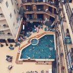 Летний бассейн с подогревом  под отрытым небом, Гостиница Castro