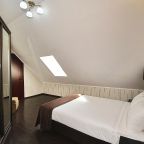 Двухместный (На мансарде), Гостиница Castro