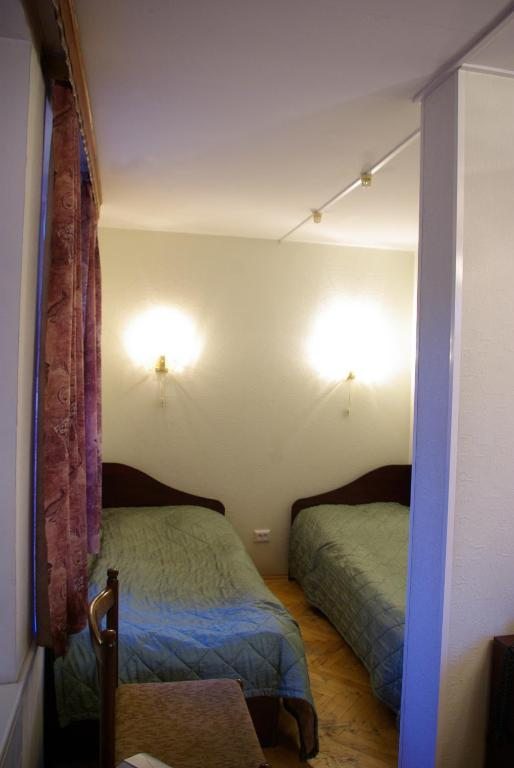 Двухместный (Стандартный номер с 2 односпальными кроватями и диваном) отеля На Крестовском, Санкт-Петербург