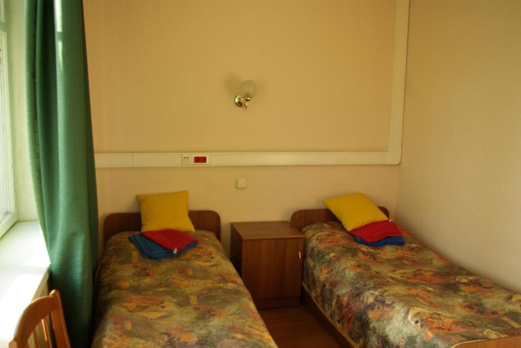 Двухместный (Двухместный номер с 2 отдельными кроватями и общей ванной комнатой) отеля На Крестовском, Санкт-Петербург