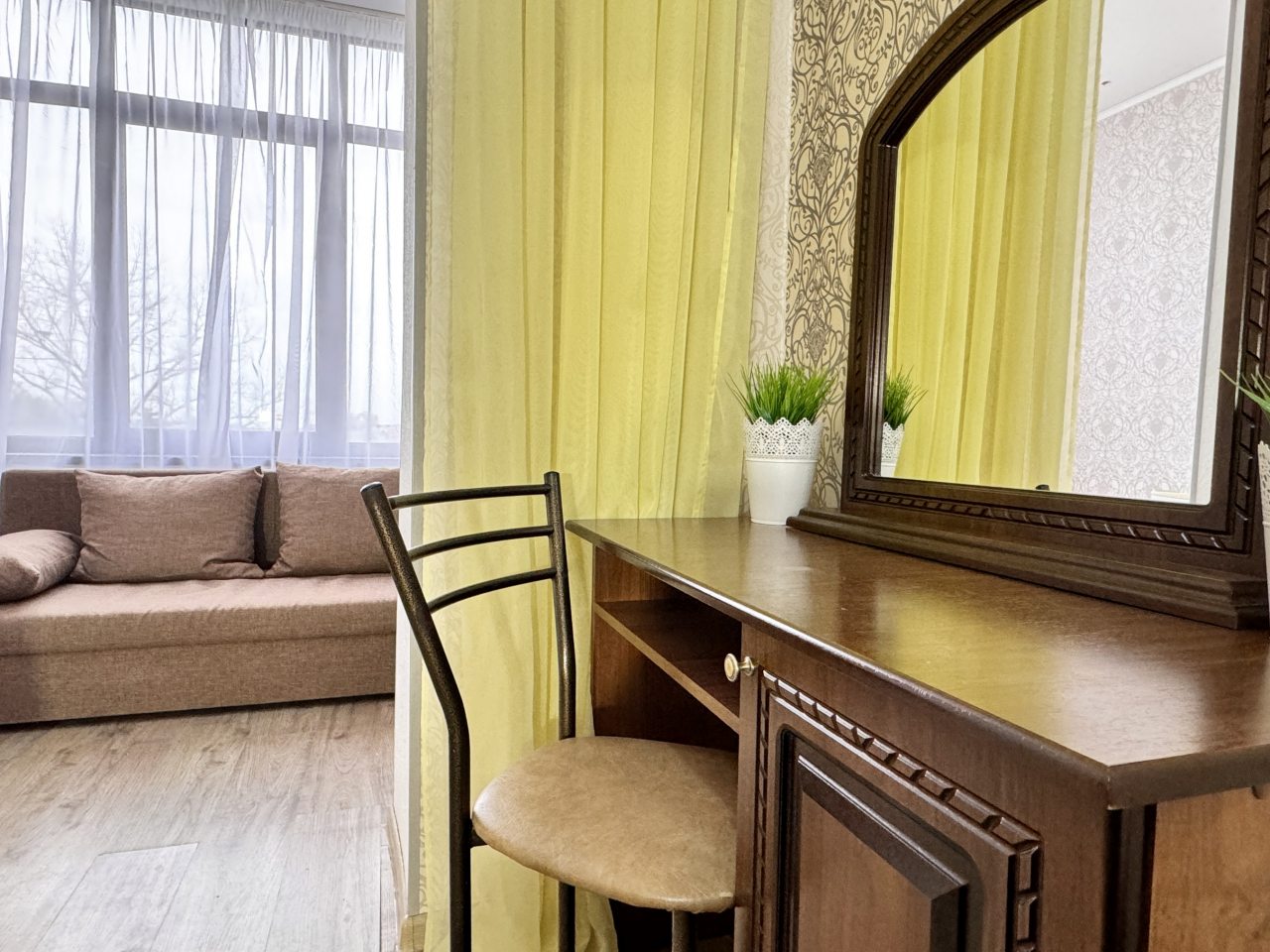 4-местный Комфорт плюс с видом на бассейн