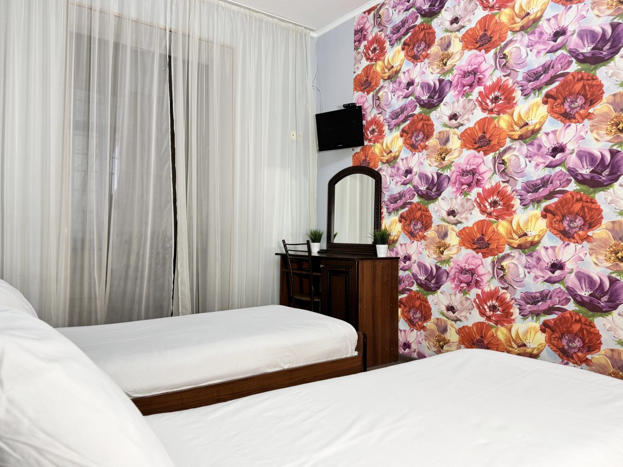 3-местный Комфорт-плюс с видом на бассейн