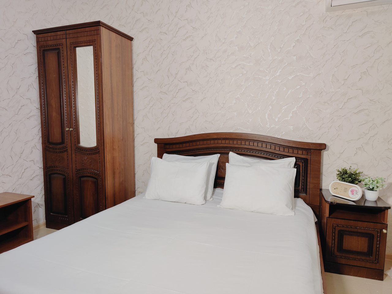 3-местный Комфорт-плюс с видом на бассейн