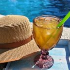 Бар у бассейна