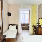 Комфорт 5ти местный с видом на столовую и территорию отеля