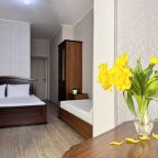 Комфорт 5ти местный с видом на столовую и территорию отеля