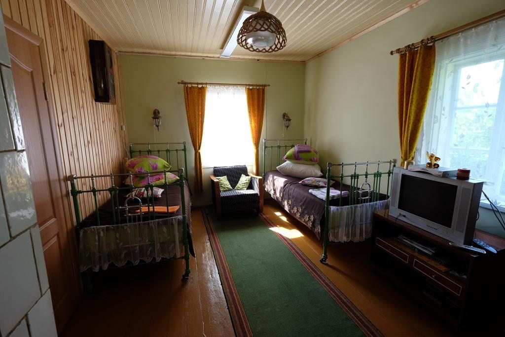Двухместный (Двухместный номер с 2 отдельными кроватями) загородного отеля Налибокские васильки, Белокорец