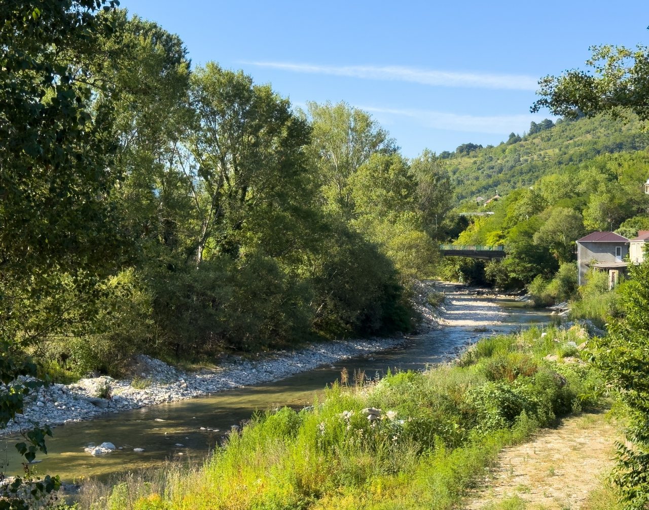 Вид на реку с проходного галерейного балкона.Отдельный вход