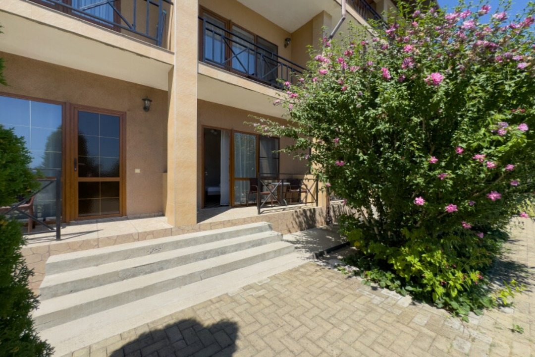 De Luxe (На 1 этаже), Отель Eco Life