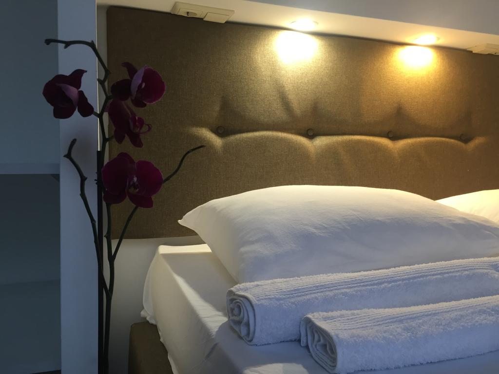 Двухместный (Небольшой двухместный номер с 1 кроватью) отеля Travel, Гагра