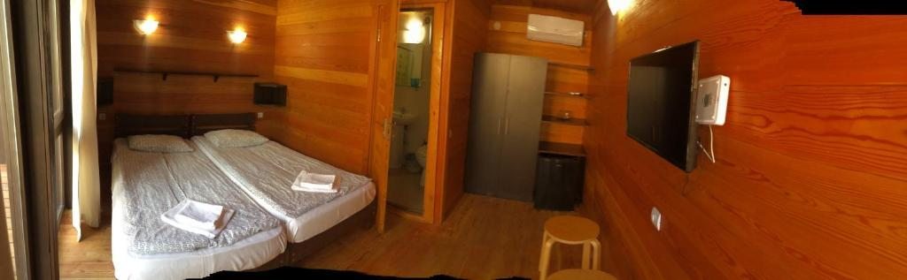 Двухместный (Стандартный двухместный номер с 1 кроватью или 2 отдельными кроватями и балконом) отеля Eco village, Новый Афон