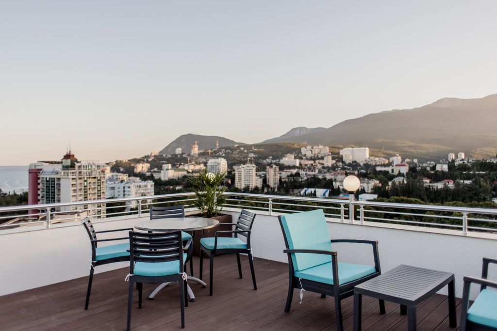 Солярий-смотровая площадка на панорамной крыше отеля на 7 этаже, Санаторий Крымский гость