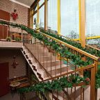 лестница с балконами для  с видом на город 