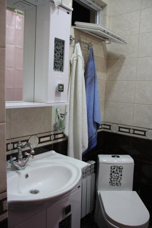 Двухместный (Улучшенный двухместный номер с 1 кроватью и общей ванной комнатой) гостевого дома Гостевой дом у Инги, Сухум